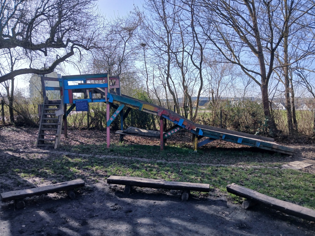 Robinson Spielplatz 01   Suche Plane B1024